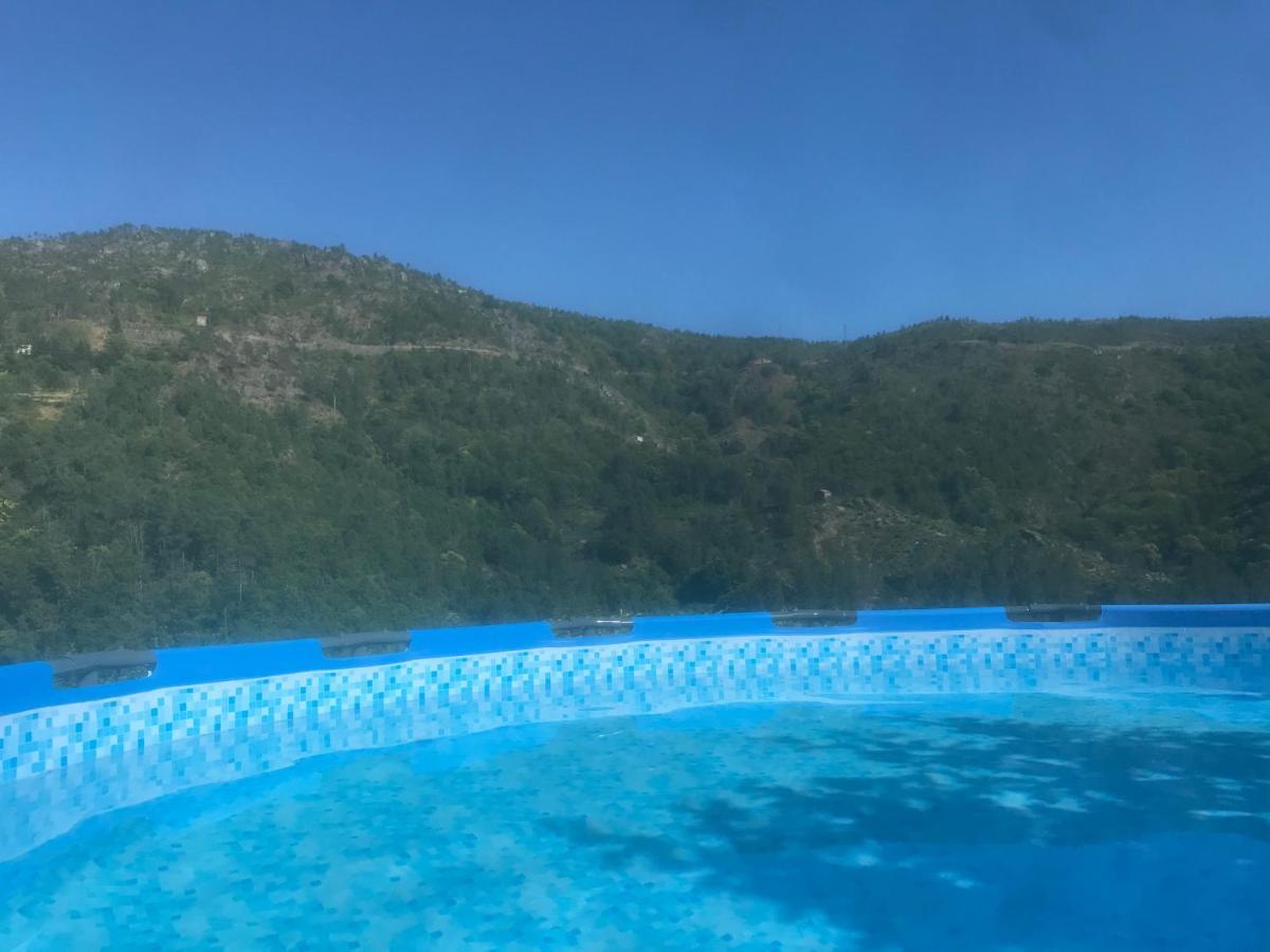 Casa Do Meio Da Vila 洛里加 外观 照片